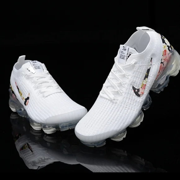Women Nike air vapormax white sneakers - Picture 4 of 8